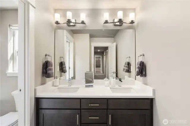 Full bathroom Near guest room #3