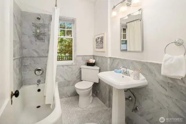 Full bath adjacent to #1 bedroom on main - the marble!