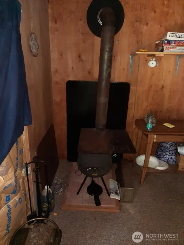 Efficient wood stove