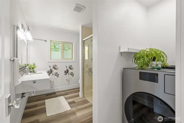 Upstairs bathroom with all-in-one washer/dryer