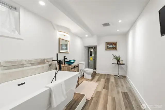 Tub, no shower