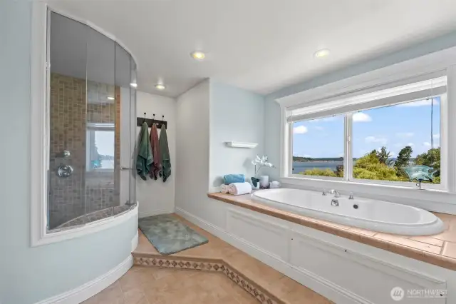 Jetted tub.