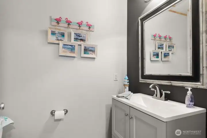 1/2 bath on the Main