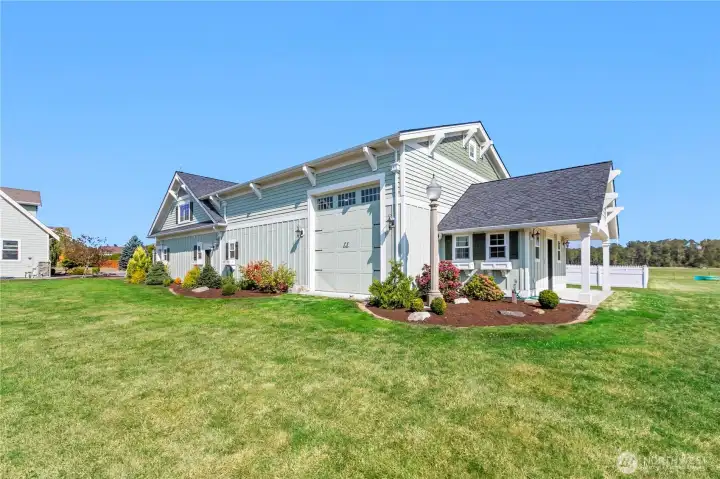 Close to Burlington shopping, restaurants, & more!