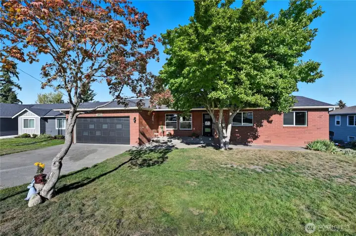 Welcome to this updated single Camano home!