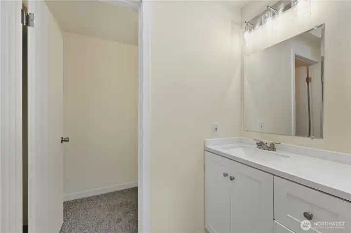 Primary bath & walk in closet
