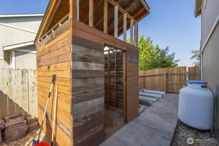 Storage or outbuilding. Propane for fireplace