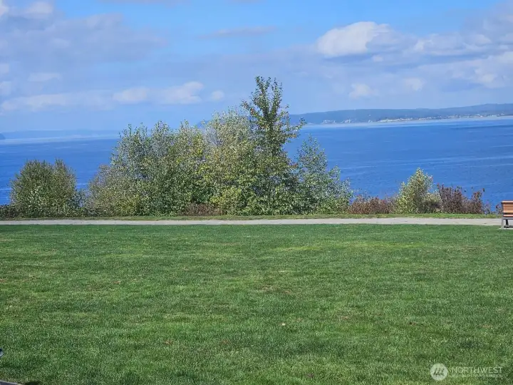 Walking Distance to Harborview Park 1. Has  Park Walking Trail.