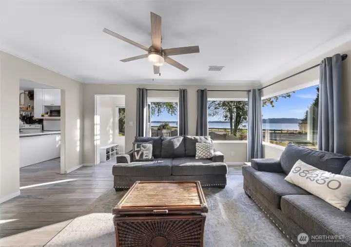 Open views from every angle of living space