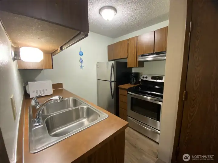 Cozy kitchen. All appliances stay!