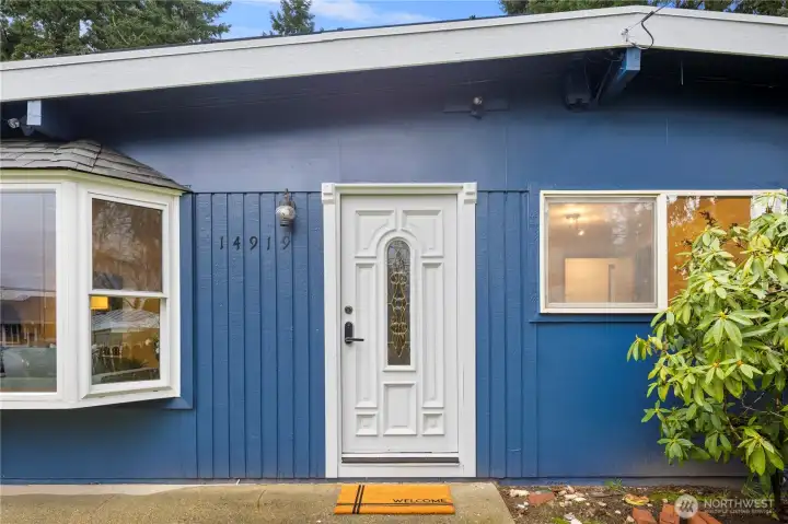 Single-level living made easy. Parking for 4 cars + a dedicated RV parking, fresh paint, new carpet and owned rooftop solar panels all ensure you have everything you need to feel at home from day one.