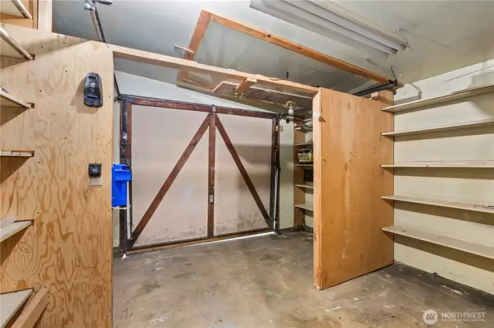 The one car garage has been converted into a workshop/office space but can easily be converted back to a garage by removing the facade walls