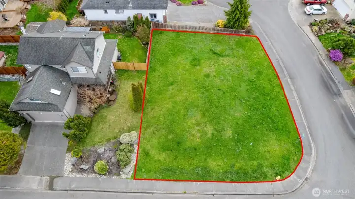 A rare opportunity to create your own slice of the Pacific Northwest in a desirable neighborhood.