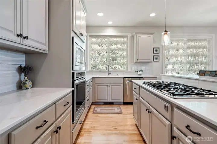 You'll love this "entertaining ready" Kitchen!