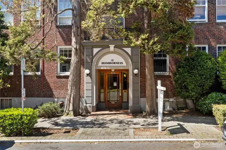 Welcome to Homborness garden condos in sought after capital hill.  Private security access only for entrance with phob and lots of street parking. Unit is walking distance to everything in Seattle with link light rail transporation nearby taking you any where.  This is must see for rental or your next home