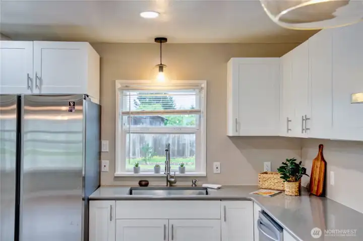 KNewer kitchen with window to the backyard, lots of counter space.