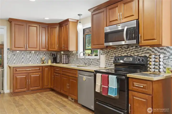 Great space and a wonderful view of the rear deck and yard beyond. Great space and a wonderful view of the rear deck and yard beyond.
