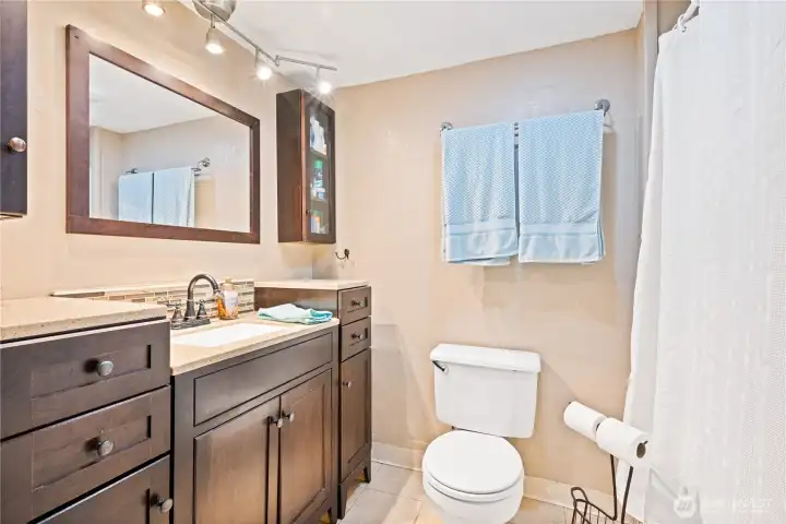 Main bathroom Main bathroom