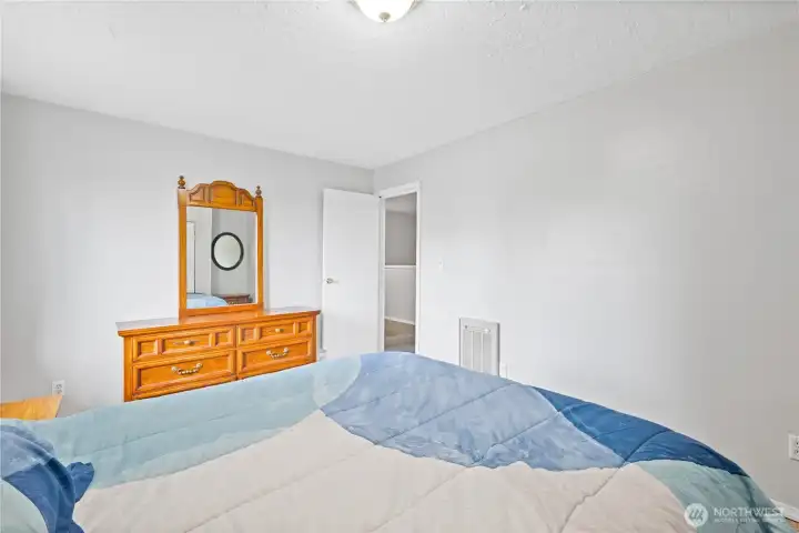 Bedroom 3 (Upstairs) Bedroom 3 (Upstairs)