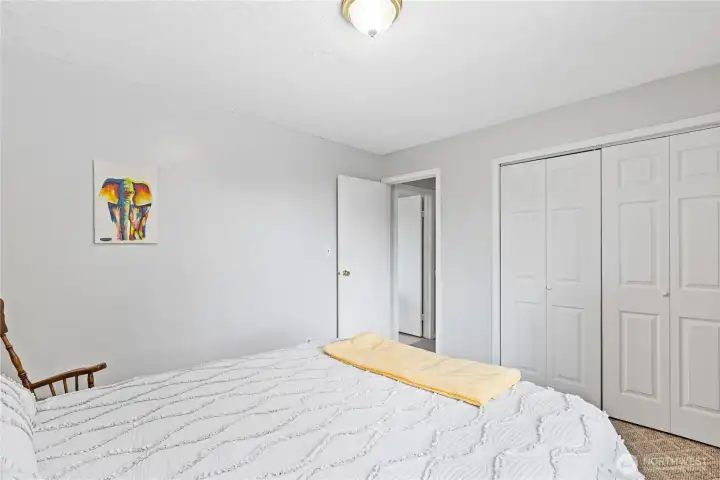 Bedroom 4 (Upstairs) Bedroom 4 (Upstairs)