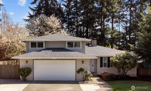 Beautifully Cared for Tri-Level 3 Bedroom 2.5 Bathroom