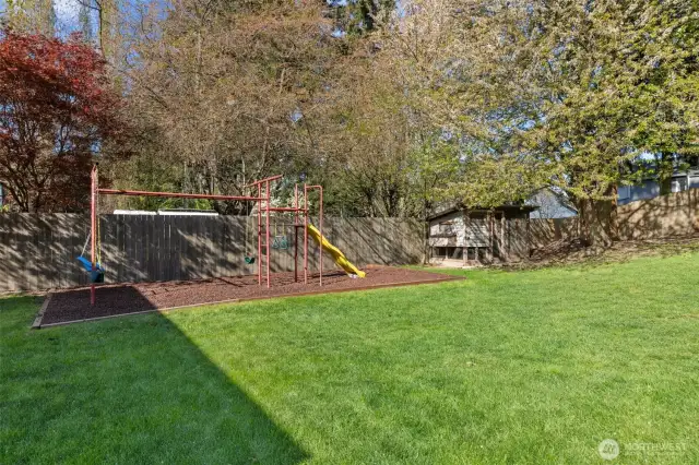 Save money on EGGS!!! This chicken coop is ready to go, just add CHICKENS!