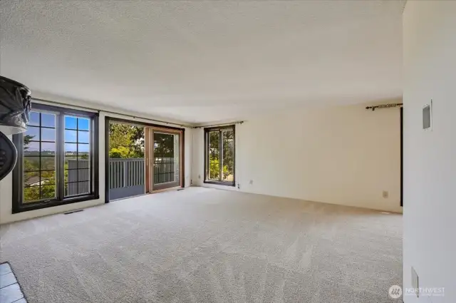 New carpet in Living and Dining rooms