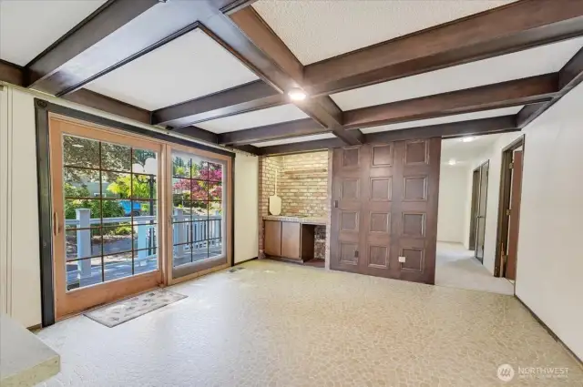 There is an additional grill area in the eating area off the kitchen and large sliding door to the entrance ramp.