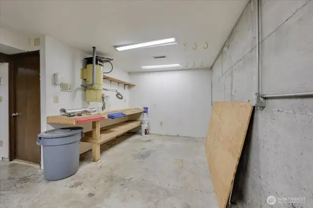 Large workshop area off garage
