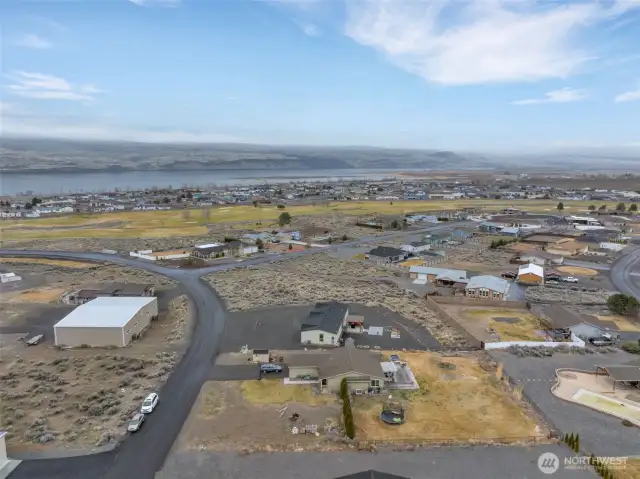 Aerial view highlighting the property's prime location with convenient access to waterfront recreation and the community golf course, demonstrating the exceptional lifestyle amenities within close proximity.