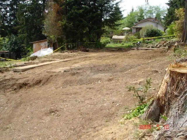 This is an older picture with out vegetation.