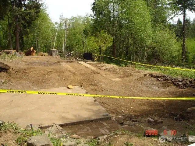 This an older picture with out vegetation.