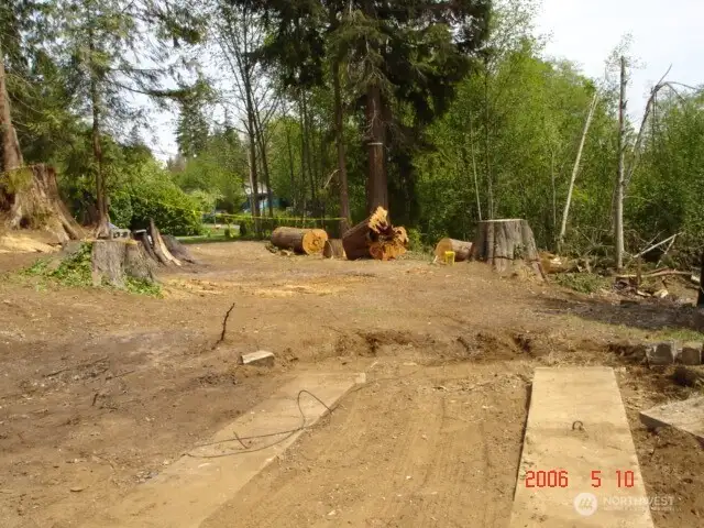 This is an older picture without vegetation.