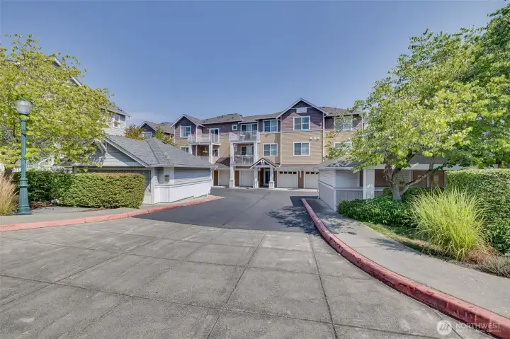 Entry to complex, mail boxes to the left.