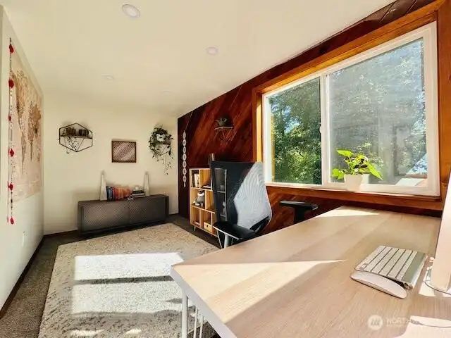 Bedroom/office