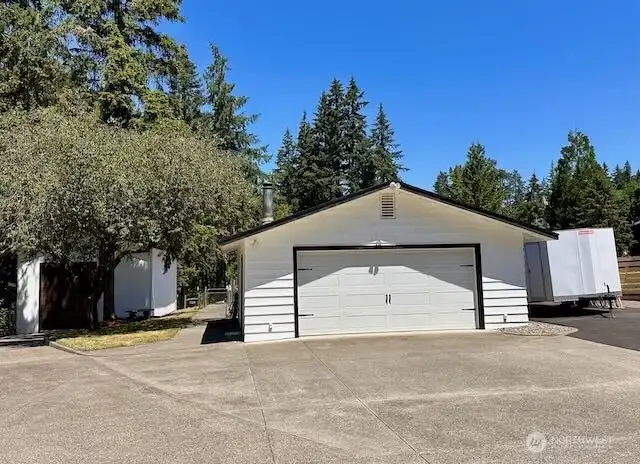 Detatched garage
