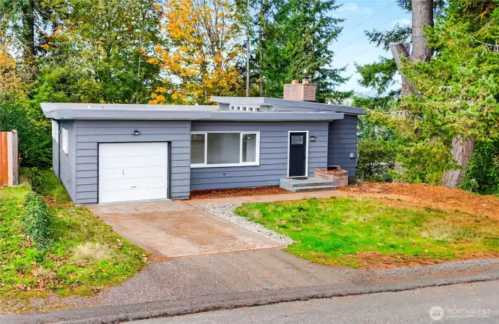 Classic mid-century lines, very nice!