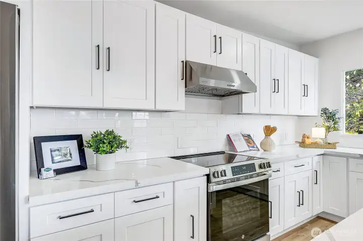 All of the appliances are new, waiting for the new chef to start cooking.