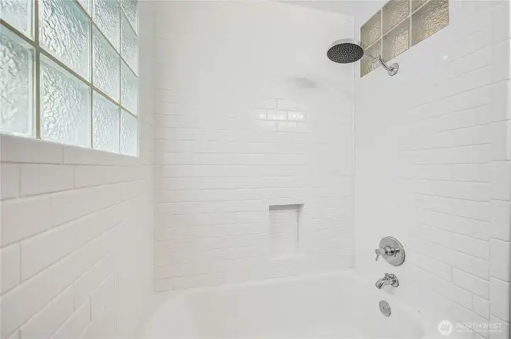 The tub/shower is spotless, and the glass block is that classic touch.