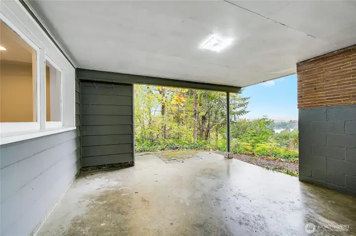 The lower patio un-staged.