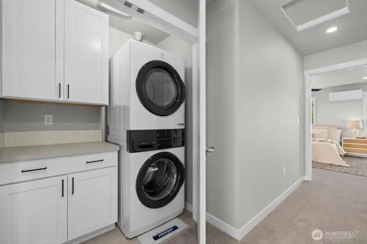 Photographs are for illustrative purposes only. Features, finishes, interior/exterior colors, landscaping and floorplan shown may vary from actual homes built.