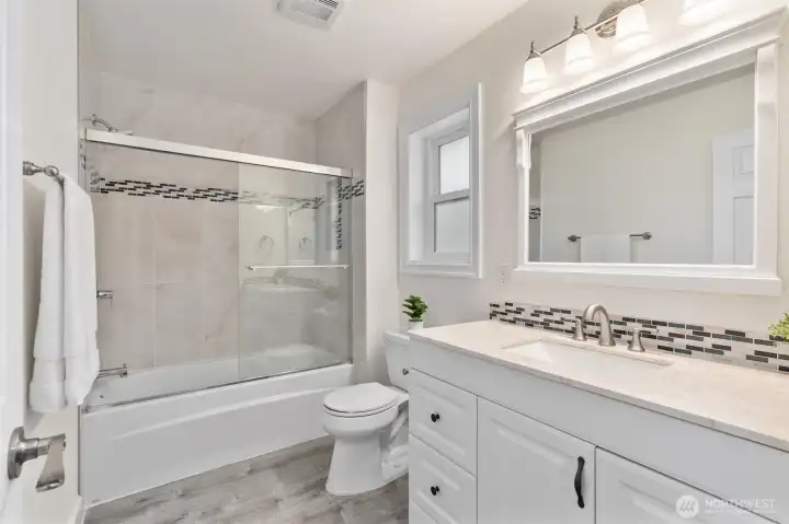 Nicely updated main bath with clean, modern finishes.