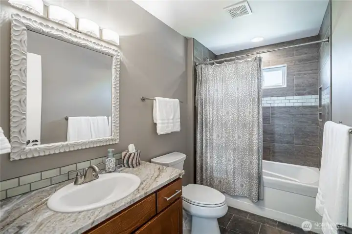 Upper level full bathroom.