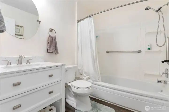 Full bathroom is in between two bedrooms and easy access from the living room and dining room
