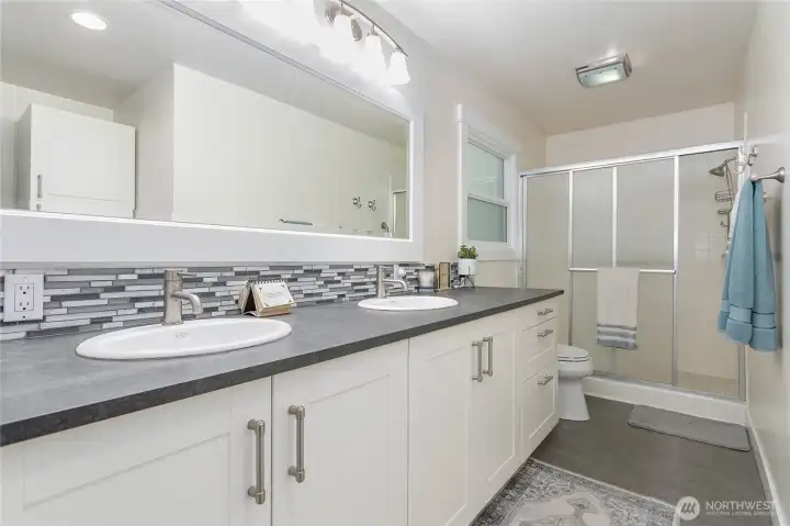 Dual sinks in the primary.