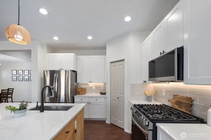 All appliances in the kitchen stay