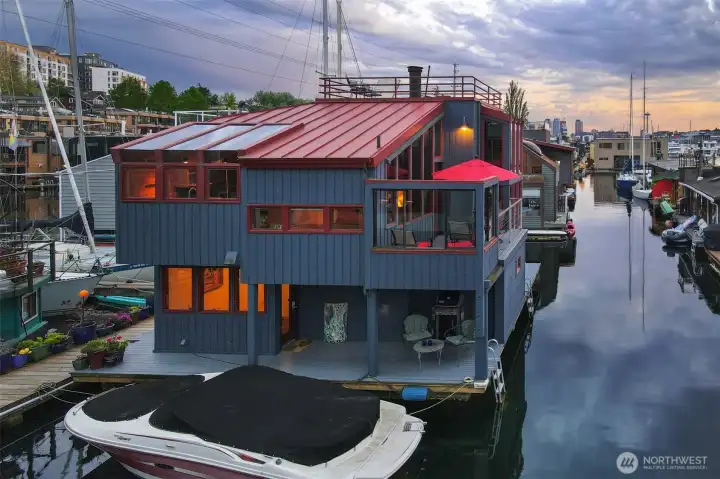 The Hamlin Pier is tucked behind a community end-street park along Fairview Avenue and Hamlin Street.