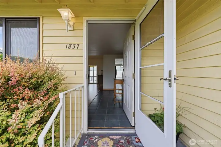 Stroll up the front walk to discover this meticulously maintained condo!