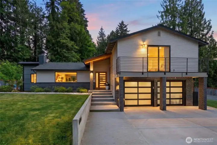 Welcome home to a beautifully updated 3-bath, 2.75-bath home on almost 1-acre lot. Welcome home to a beautifully updated 3-bath, 2.75-bath home on almost 1-acre lot.