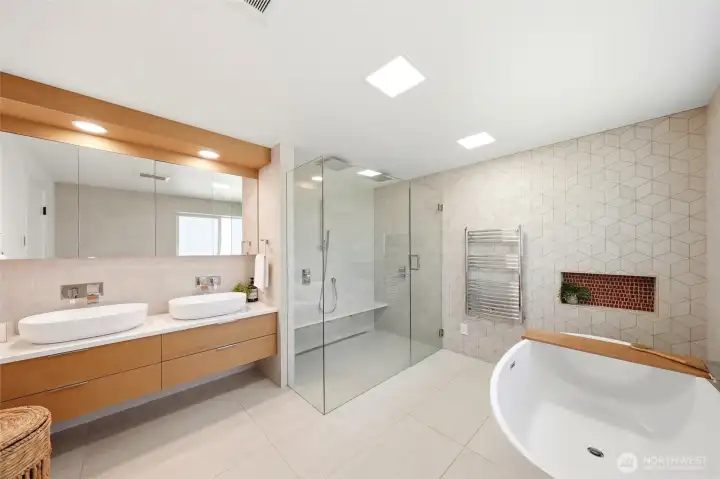 Luxurious spa-inspired 5-piece en-suite bath. Luxurious spa-inspired 5-piece en-suite bath.